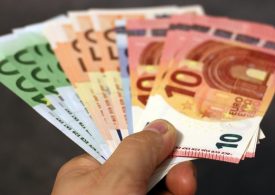 Поведение валюты: евро опережает в темпах роста доллар и фунт