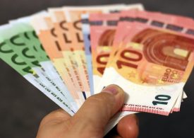 Currency behavior: the euro is ahead of the dollar and pound in growth rates