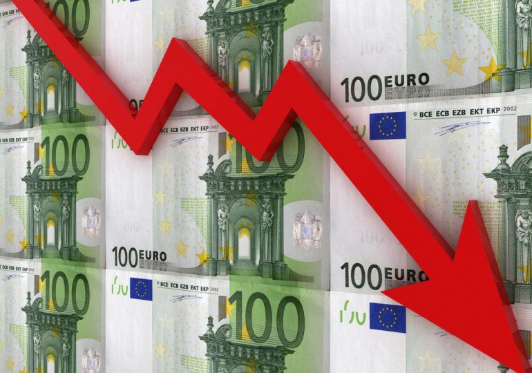 Чем вызвано падение курса евро?