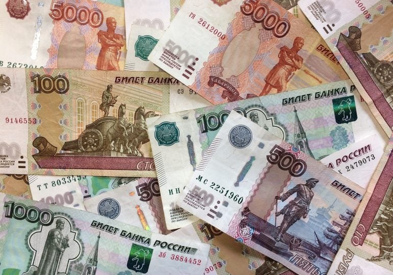 Какие факторы влияют на развитие денежного рынка России