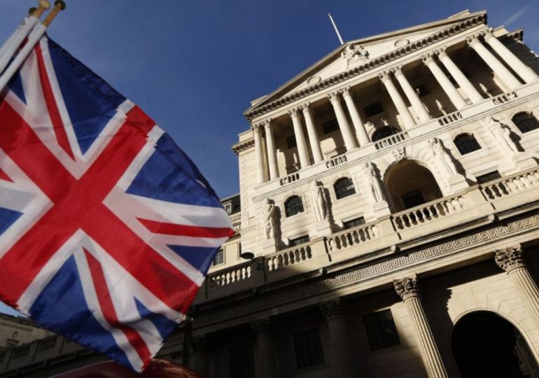 Великобритания начала продавать облигации с отрицательной доходностью